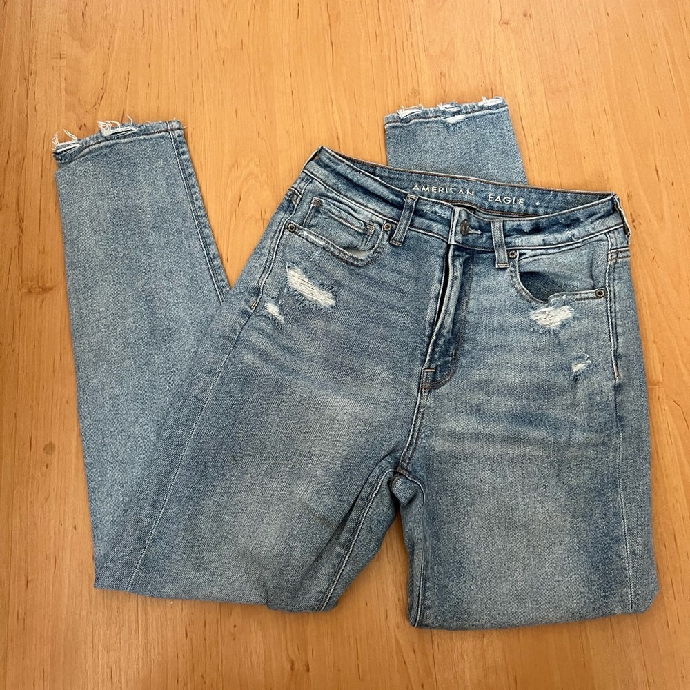 American Eagle mom jean